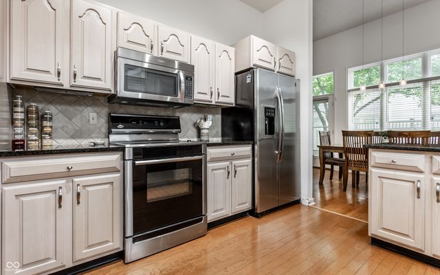 7853 Clearwater Parkway, Indianapolis, IN 46240