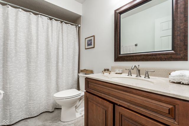 7853 Clearwater Parkway, Indianapolis, IN 46240