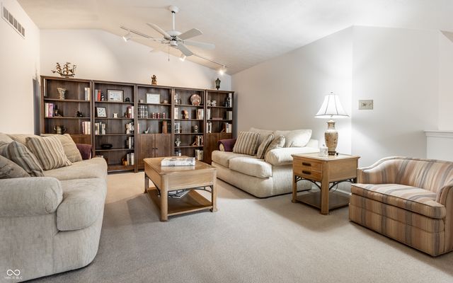 7853 Clearwater Parkway, Indianapolis, IN 46240