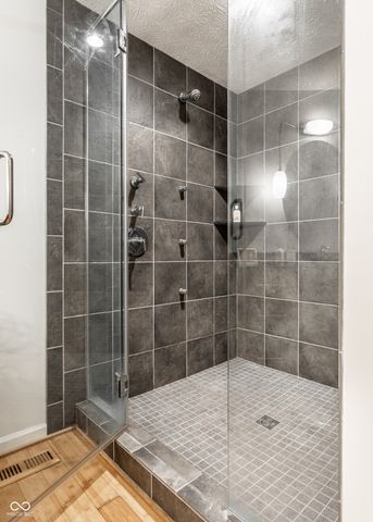 7853 Clearwater Parkway, Indianapolis, IN 46240