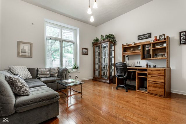 7853 Clearwater Parkway, Indianapolis, IN 46240