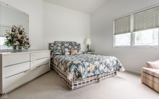 7853 Clearwater Parkway, Indianapolis, IN 46240