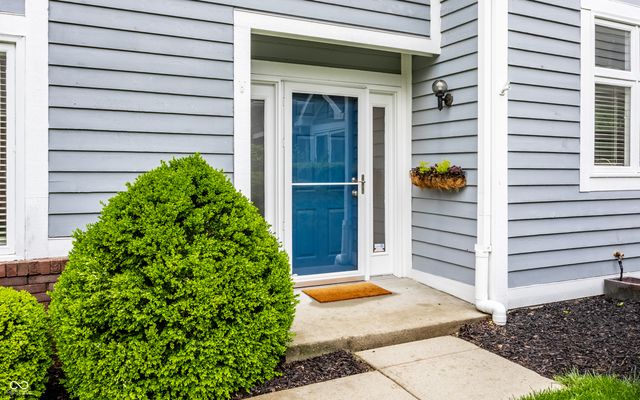 7853 Clearwater Parkway, Indianapolis, IN 46240