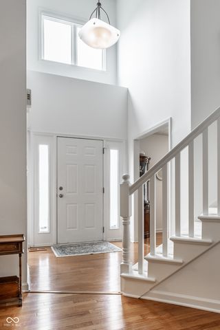 7853 Clearwater Parkway, Indianapolis, IN 46240