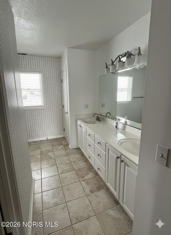 1404 Muirfield Drive, Bowling Green, OH 43402