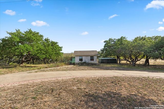 300 Logans Way, Blanco, TX 78606