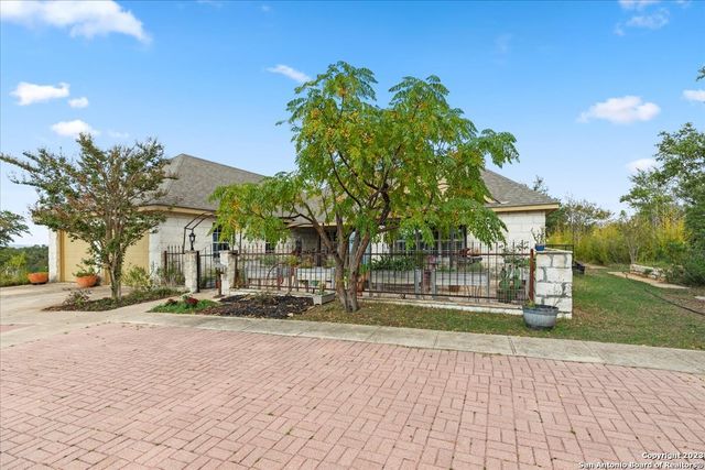 300 Logans Way, Blanco, TX 78606