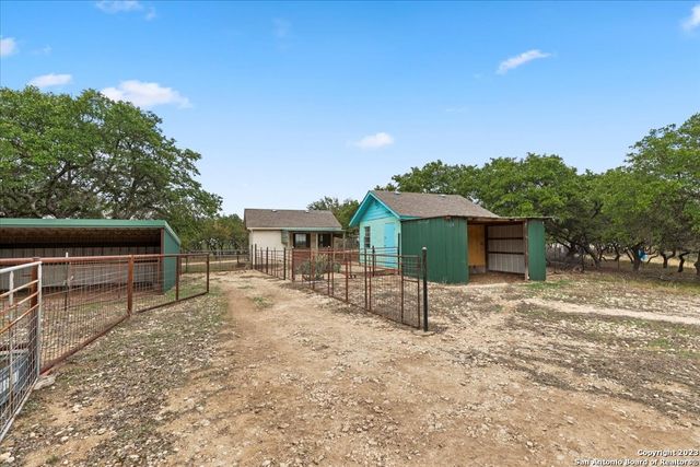 300 Logans Way, Blanco, TX 78606