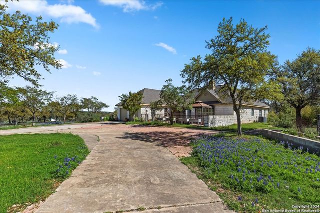 300 Logans Way, Blanco, TX 78606