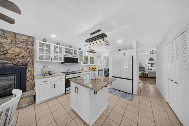 283 Brewster Ave, Sacramento, CA 95831