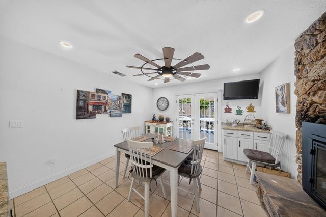 283 Brewster Ave, Sacramento, CA 95831