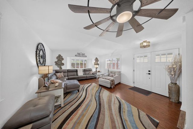 283 Brewster Ave, Sacramento, CA 95831