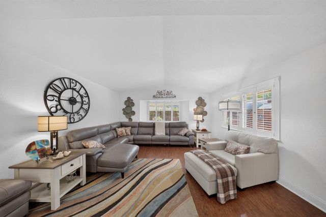 283 Brewster Ave, Sacramento, CA 95831