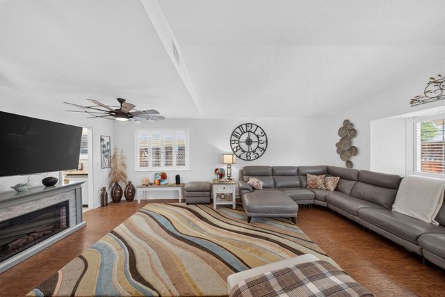 283 Brewster Ave, Sacramento, CA 95831