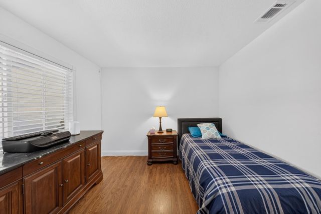 283 Brewster Ave, Sacramento, CA 95831