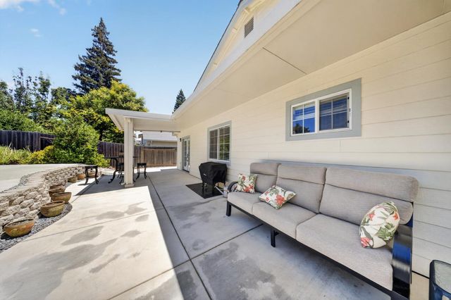 283 Brewster Ave, Sacramento, CA 95831