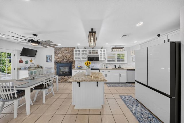 283 Brewster Ave, Sacramento, CA 95831