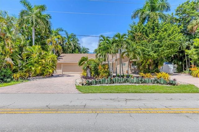 221 Viking WAY, Naples, FL 34110