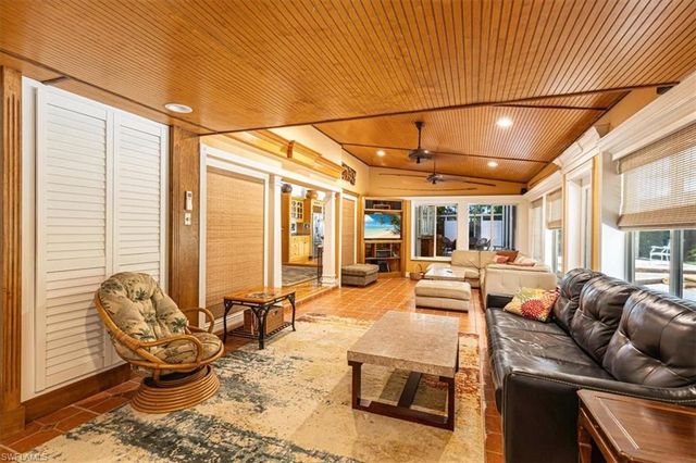 221 Viking WAY, Naples, FL 34110