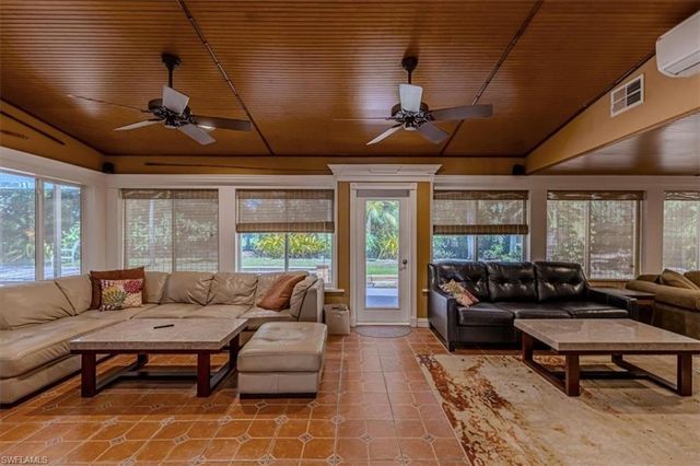 221 Viking WAY, Naples, FL 34110