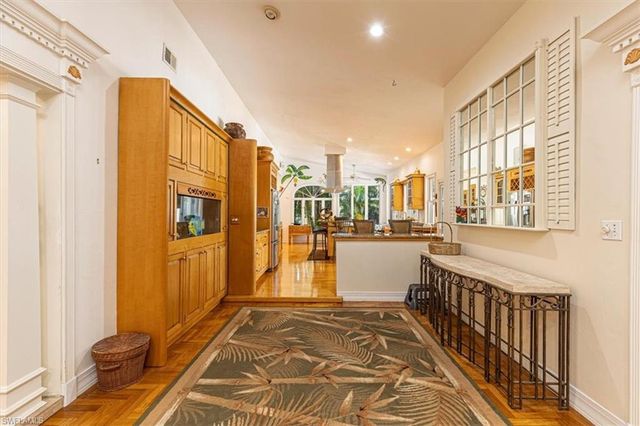 221 Viking WAY, Naples, FL 34110