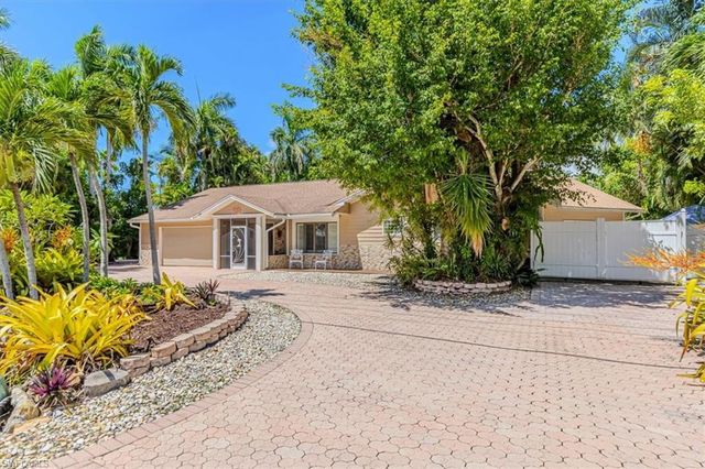 221 Viking WAY, Naples, FL 34110