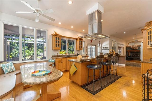 221 Viking WAY, Naples, FL 34110