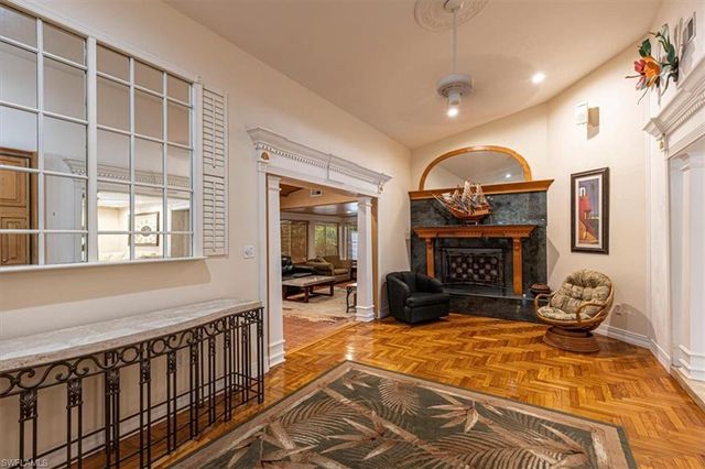 221 Viking WAY, Naples, FL 34110