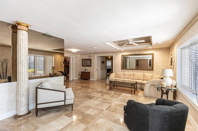 221 Viking WAY, Naples, FL 34110