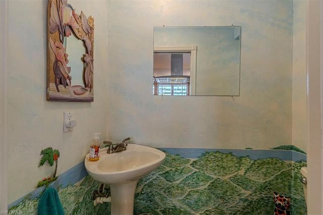 221 Viking WAY, Naples, FL 34110