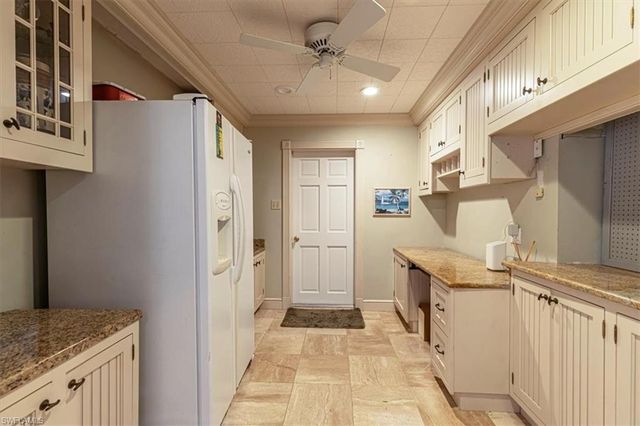 221 Viking WAY, Naples, FL 34110