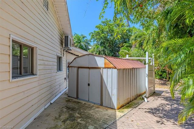 221 Viking WAY, Naples, FL 34110