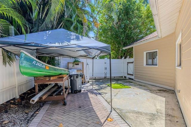 221 Viking WAY, Naples, FL 34110