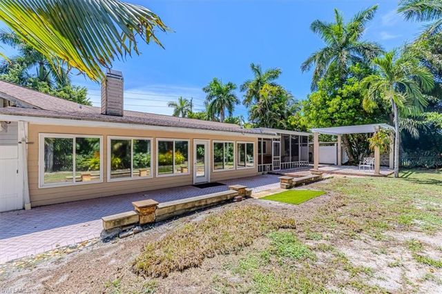 221 Viking WAY, Naples, FL 34110
