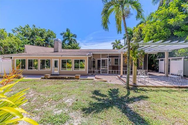 221 Viking WAY, Naples, FL 34110