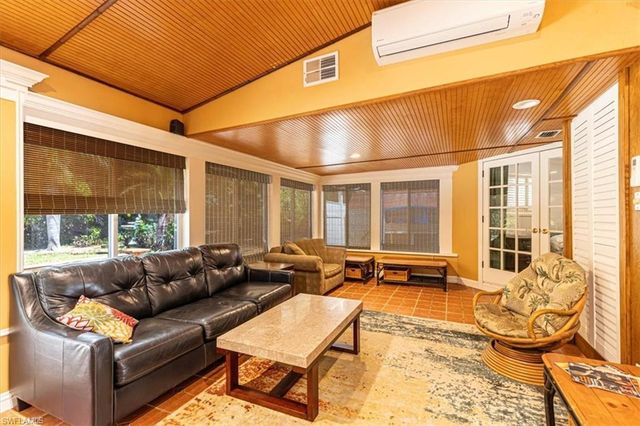 221 Viking WAY, Naples, FL 34110