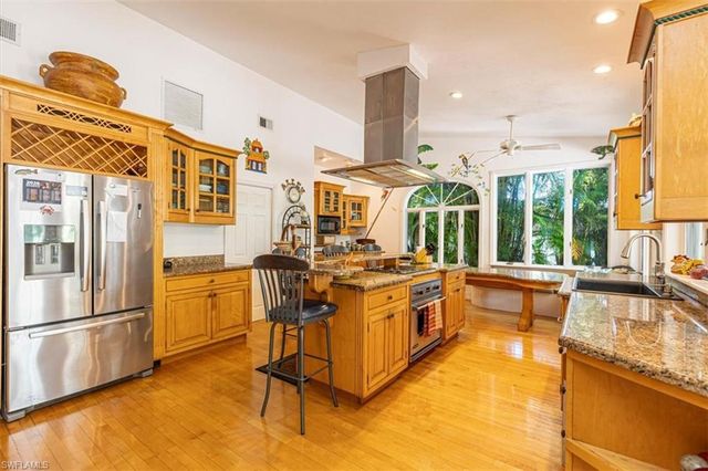 221 Viking WAY, Naples, FL 34110