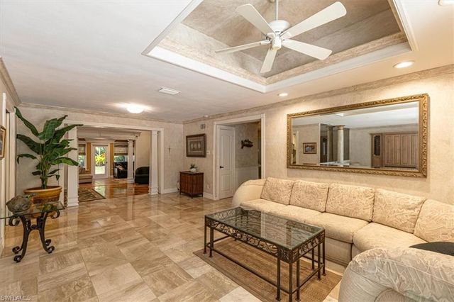 221 Viking WAY, Naples, FL 34110