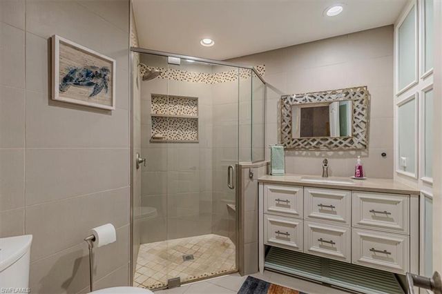 221 Viking WAY, Naples, FL 34110