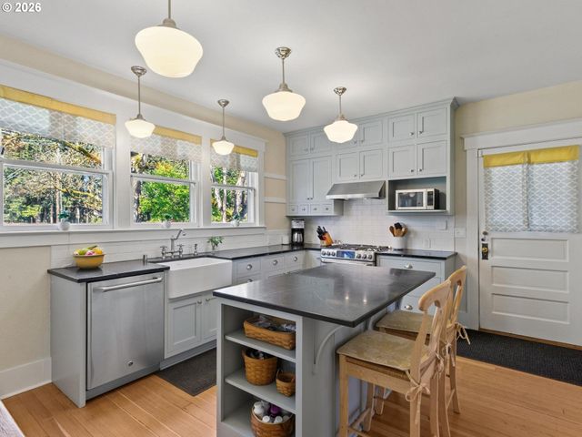 15003 Nw SEWARD Rd, Vancouver, WA 98685