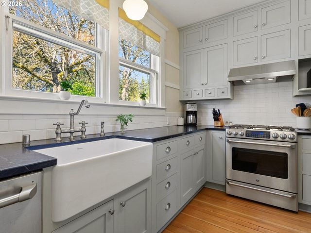 15003 Nw SEWARD Rd, Vancouver, WA 98685
