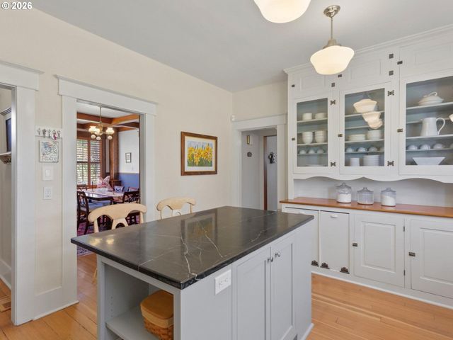 15003 Nw SEWARD Rd, Vancouver, WA 98685