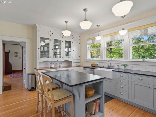 15003 Nw SEWARD Rd, Vancouver, WA 98685