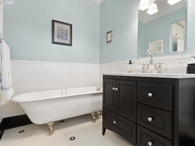 15003 Nw SEWARD Rd, Vancouver, WA 98685