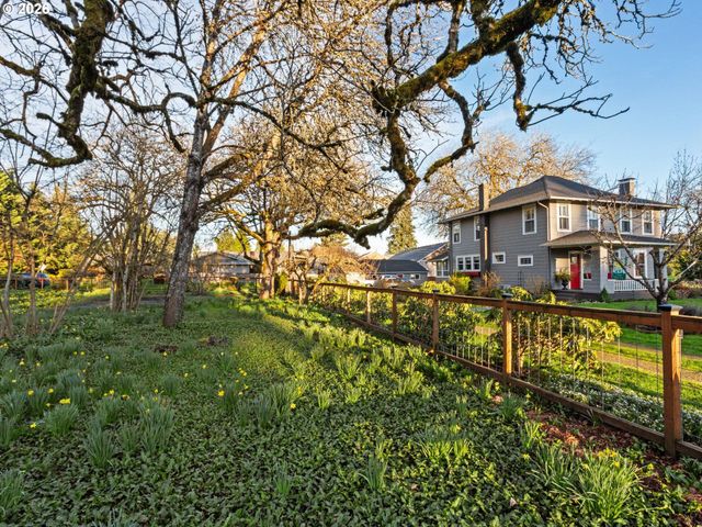 15003 Nw SEWARD Rd, Vancouver, WA 98685