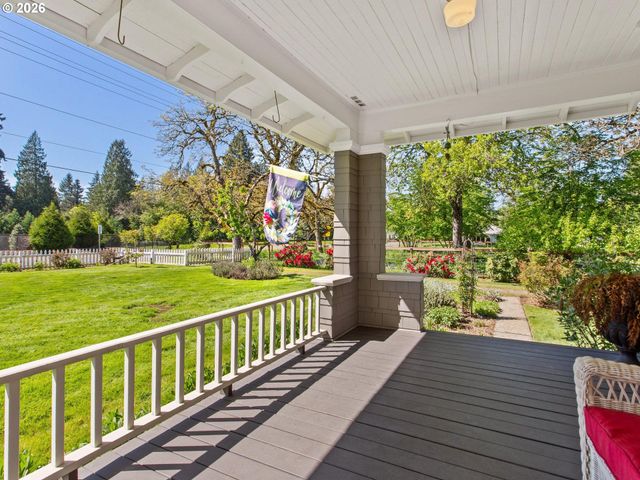 15003 Nw SEWARD Rd, Vancouver, WA 98685