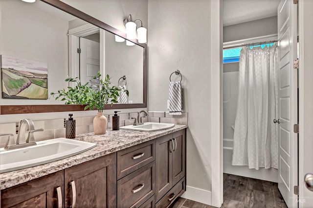 2115 E Lodge Trail Ct, Meridian, ID 83642