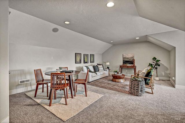 2115 E Lodge Trail Ct, Meridian, ID 83642