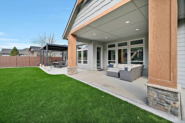 2115 E Lodge Trail Ct, Meridian, ID 83642