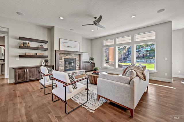 2115 E Lodge Trail Ct, Meridian, ID 83642